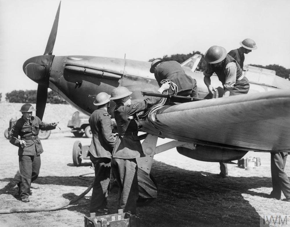 Raf groundcrew rearming a Hawker Hurricane on the ground.