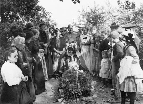 French civilians gather around the grave of a soldier of the Seaforth Highlanders, killed in action at La Ferte-sous-Jouarre, 28 September 1914.